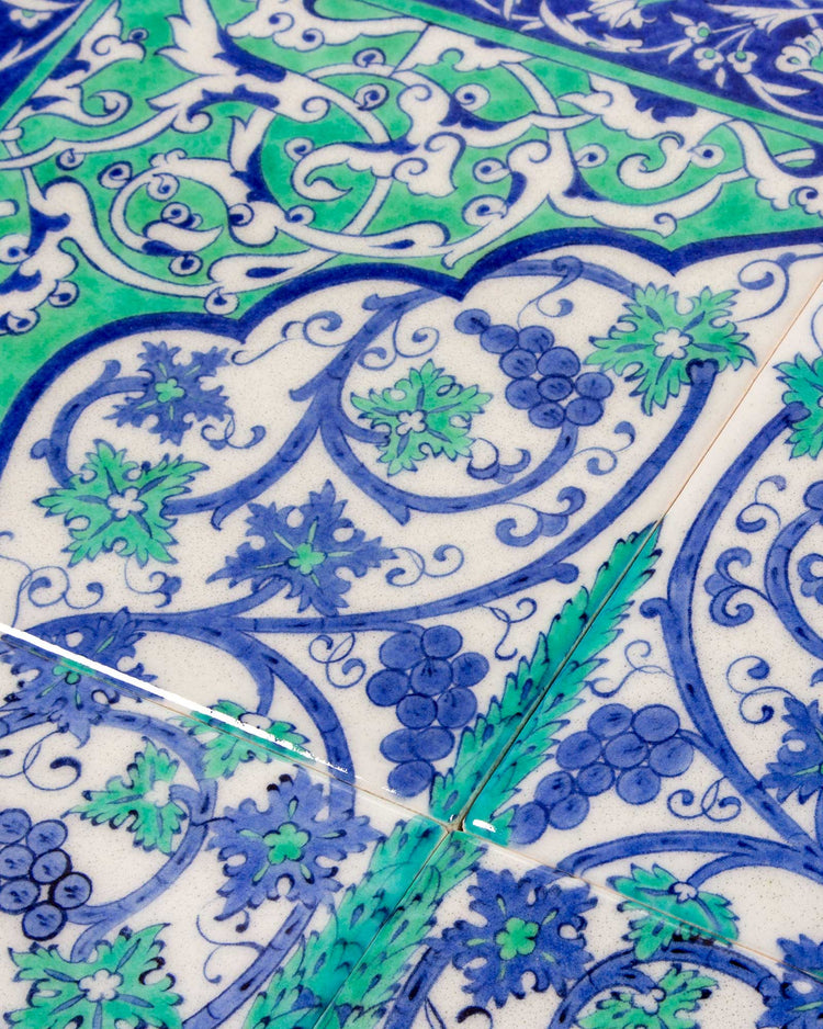 Yeni Cami Hünkâr Kasrı Selvi Ağacı ve Üzüm Desenli İznik Çini Pano Replikası