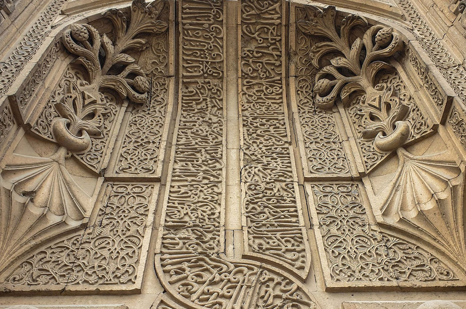 Geleneksel Bitkisel Bezeme ve Rumi Motiflerinin Sanattaki Yeri - İznik Mavi Çini