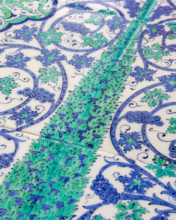 Yeni Cami Hünkâr Kasrı Selvi Ağacı ve Üzüm Desenli İznik Çini Pano Replikası