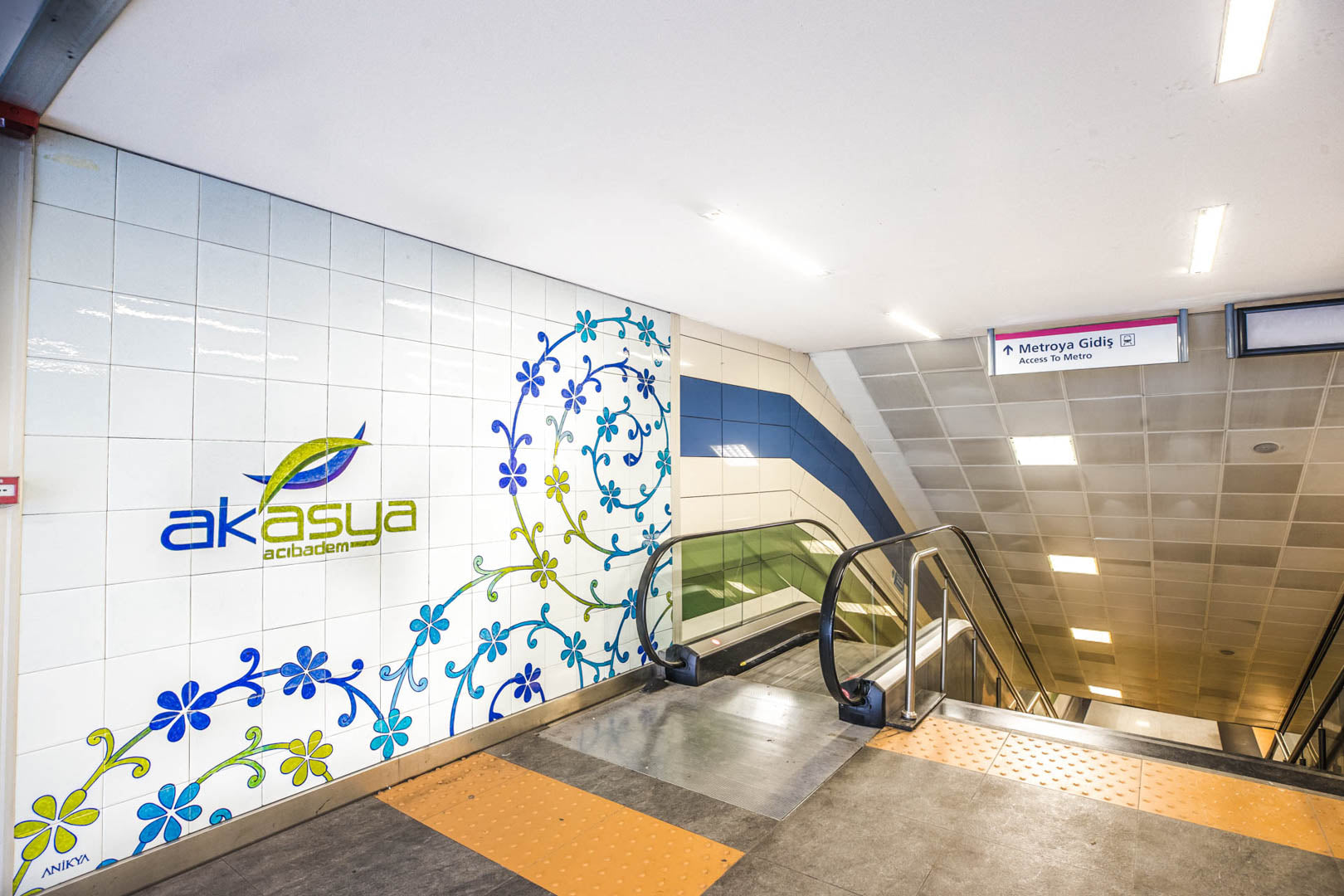 Ünalan Metro & Metrobüs İstasyonu